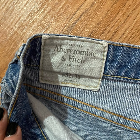 Cut outs shorts - Picture 2 of 2